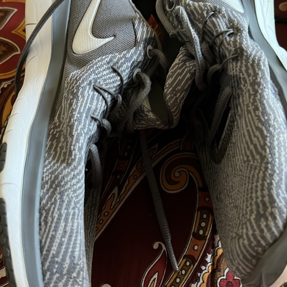 A ladies pair of Gray Nike Flex Supreme Tr6. Good condition. No stains or holes. - Picture 5 of 5